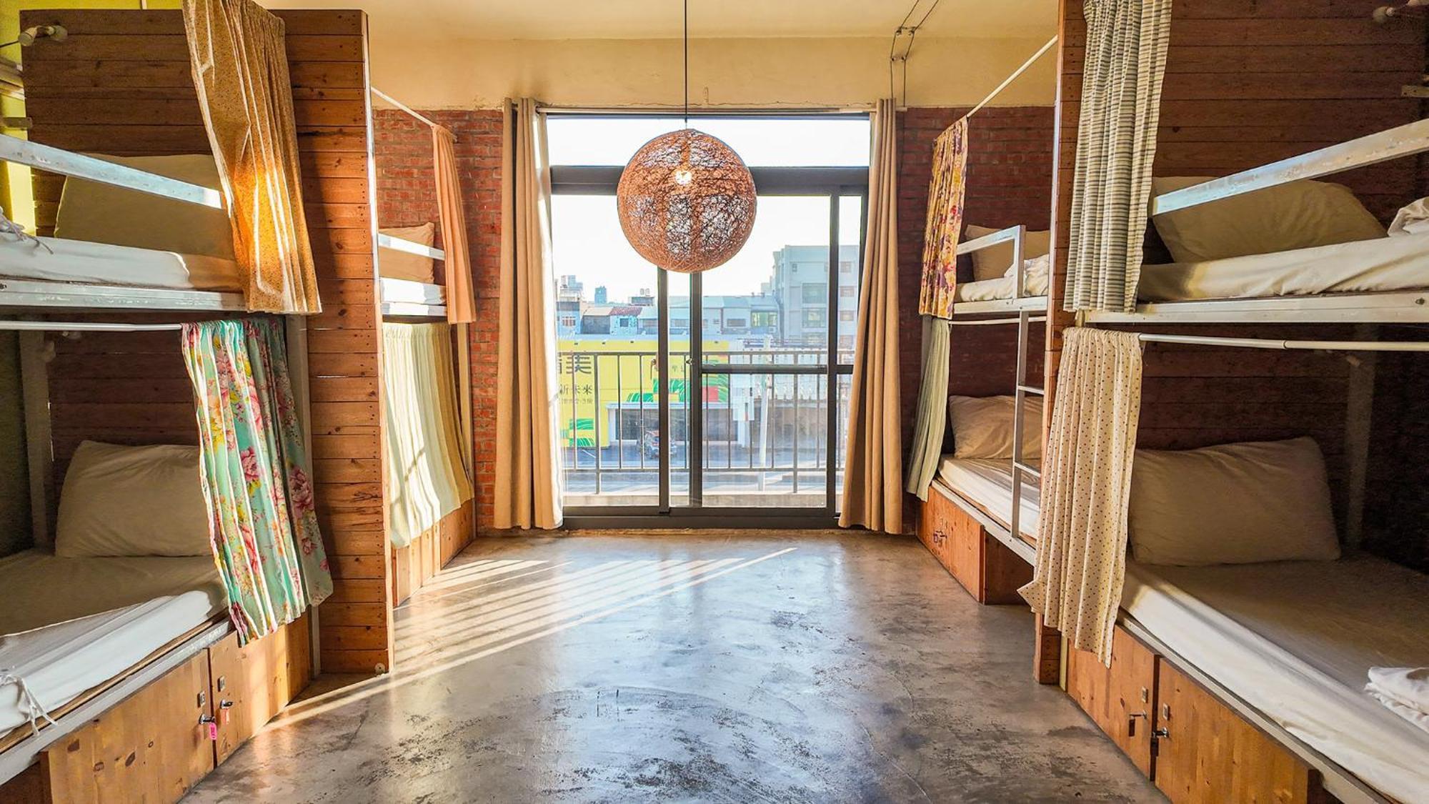 62巷背包客棧 Lane62 Hostel Longjing Bagian luar foto