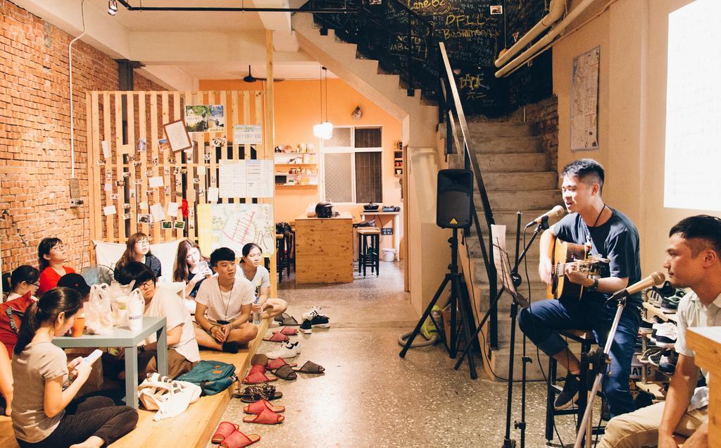 62巷背包客棧 Lane62 Hostel Longjing Bagian luar foto