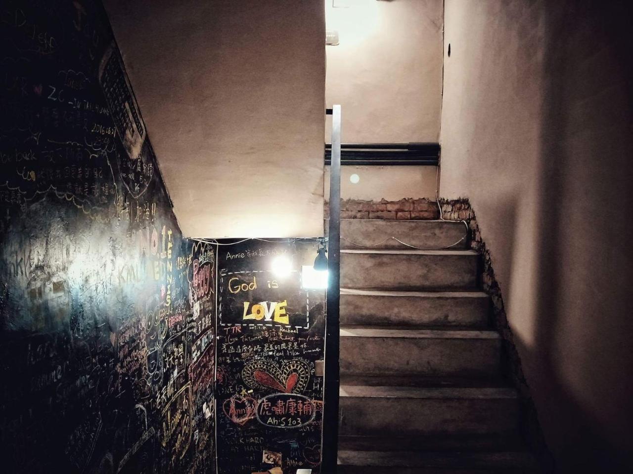 62巷背包客棧 Lane62 Hostel Longjing Bagian luar foto